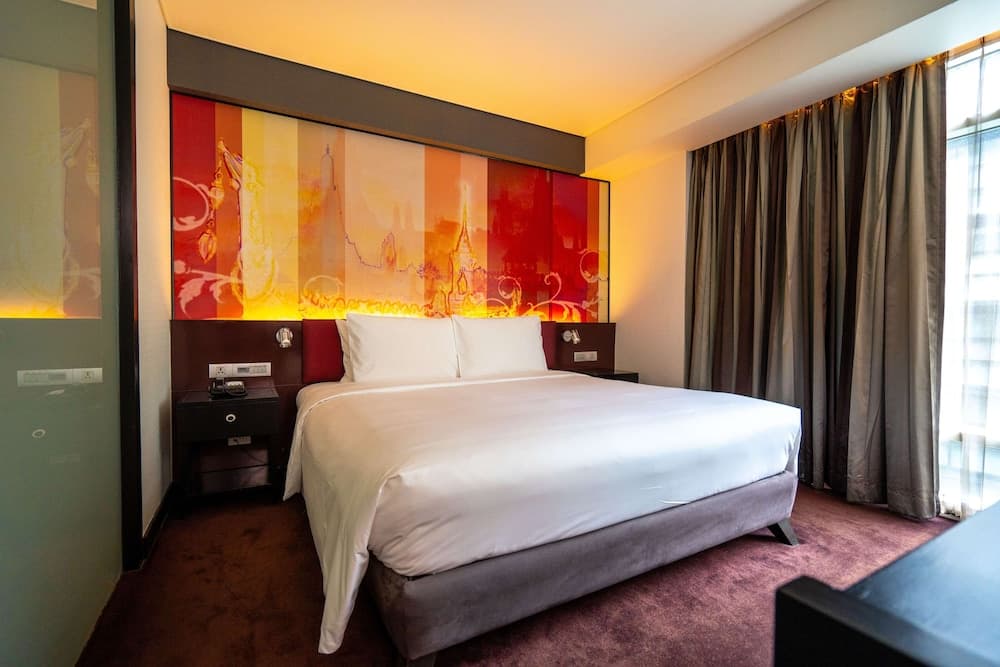 PARK PLAZA BANGKOK SOI 18 — 28