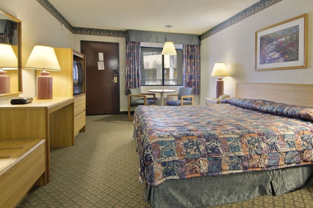 Travelodge by Wyndham Commerce Los Angeles Area — 7