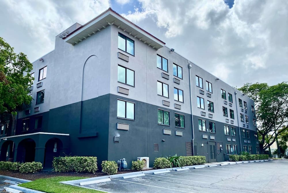 La Quinta Inn & Suites by Wyndham Ft Lauderdale Cypress Cr — 16