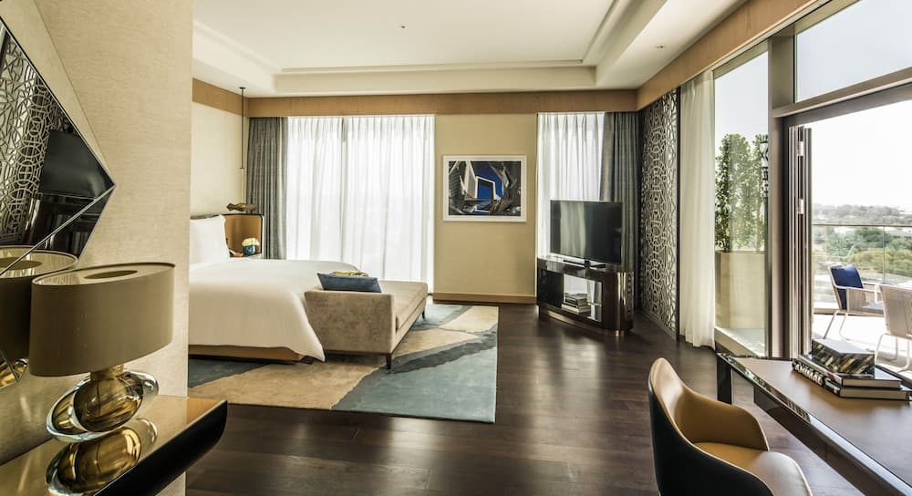 Four Seasons Hotel Dubai International Financial Centre — 4