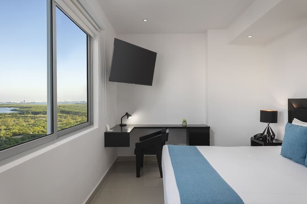 Suites Malecon Cancun — 17