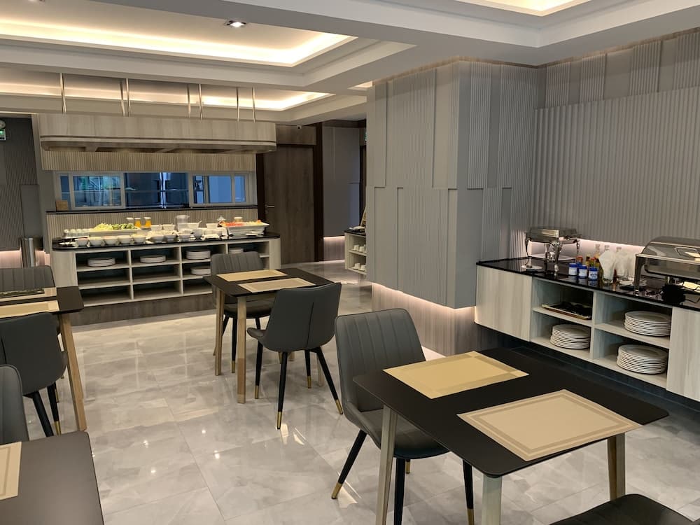 Thana Wisut Hotel — 12