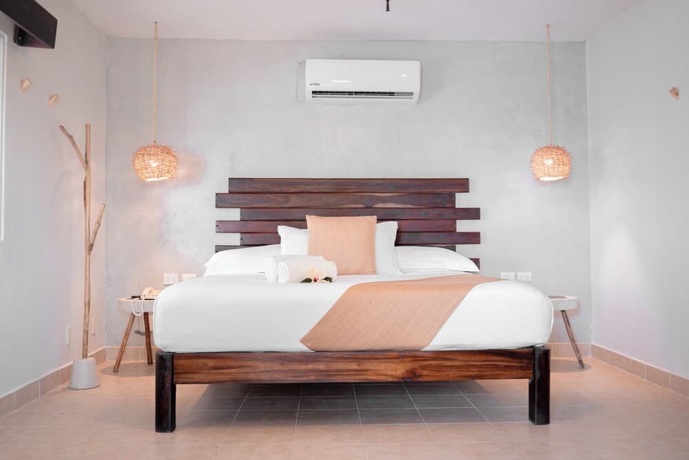 Petit Lafitte Hotel — 16