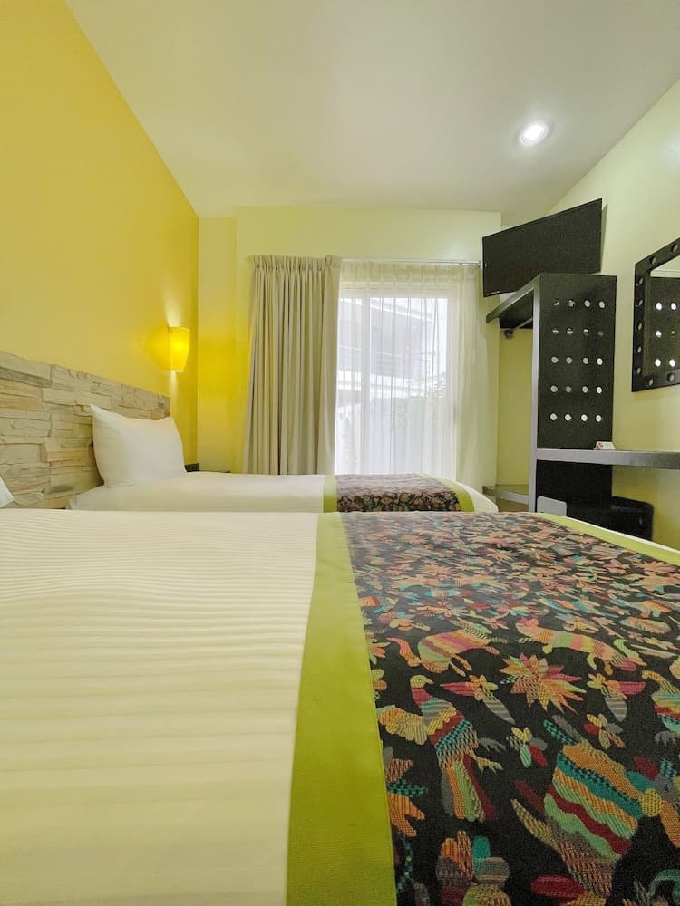 Seven Crown Express & Suites by Kavia — 15