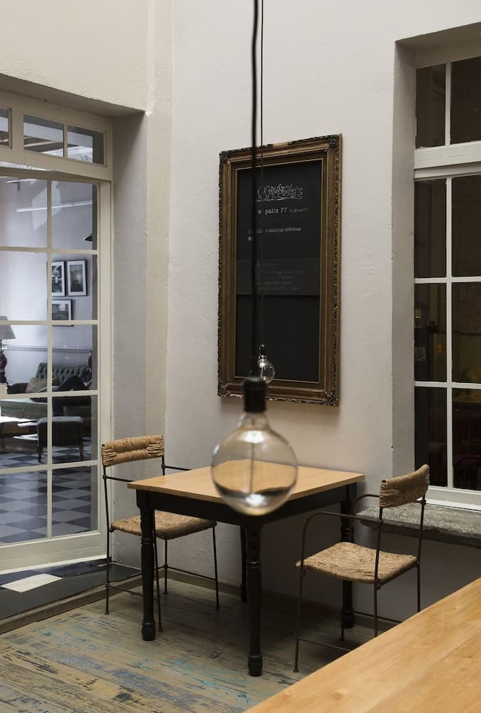 El Patio 77 — 10