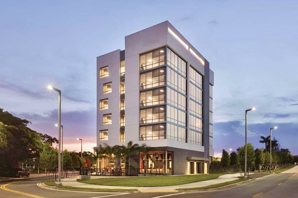 Kompose Boutique Hotel Miami Flughafen — 1