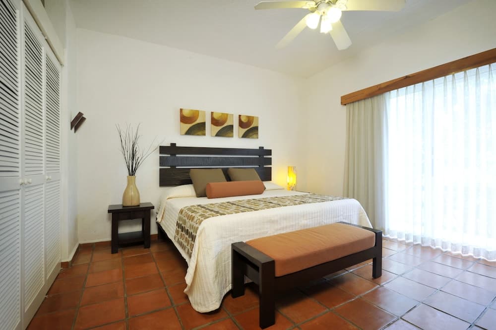 Las Palmas Condominio — 8