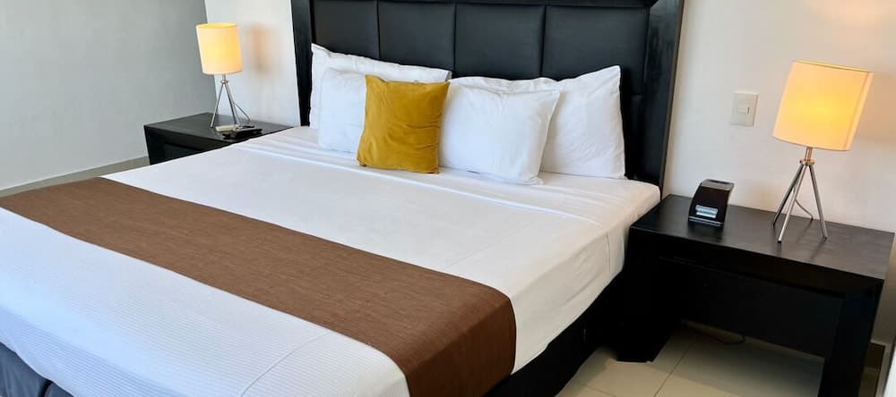 Suites Malecon Cancun — 14