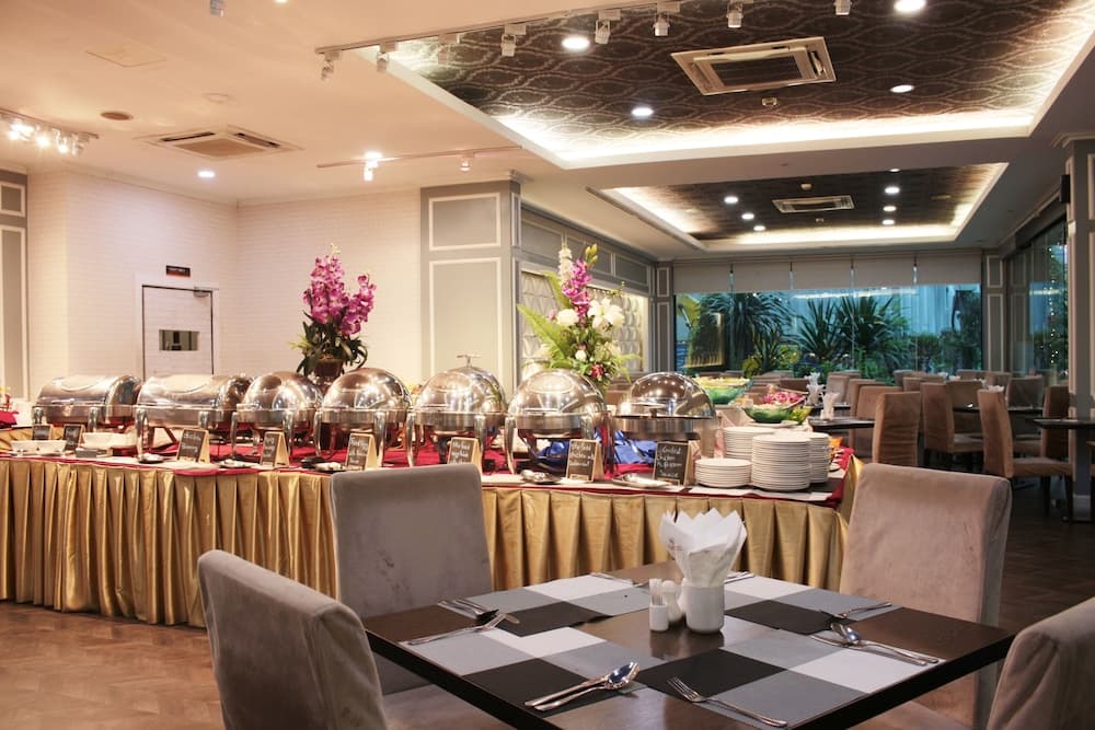 Picnic Hotel Bangkok — 29