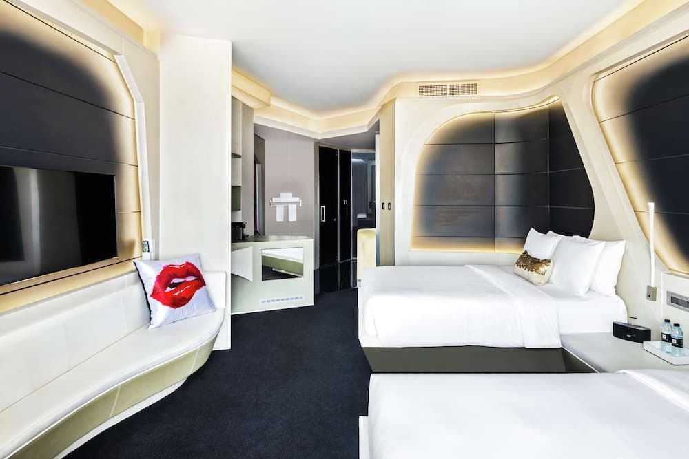 V Hotel Dubai, Curio Collection by Hilton — 12