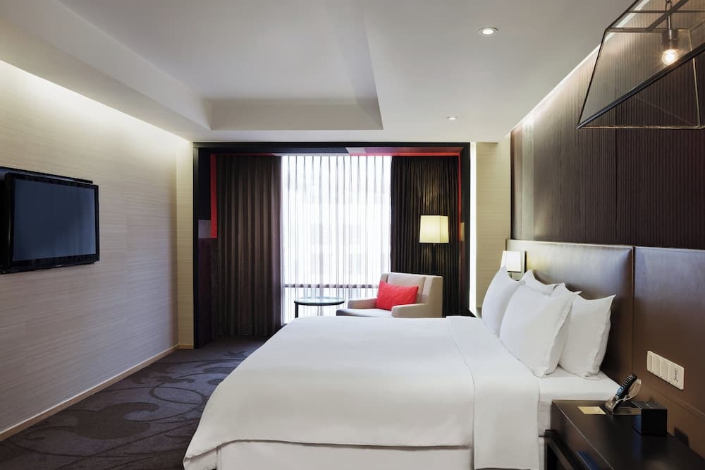 Four Points by Sheraton Bangkok, Sukhumvit 15 — 6