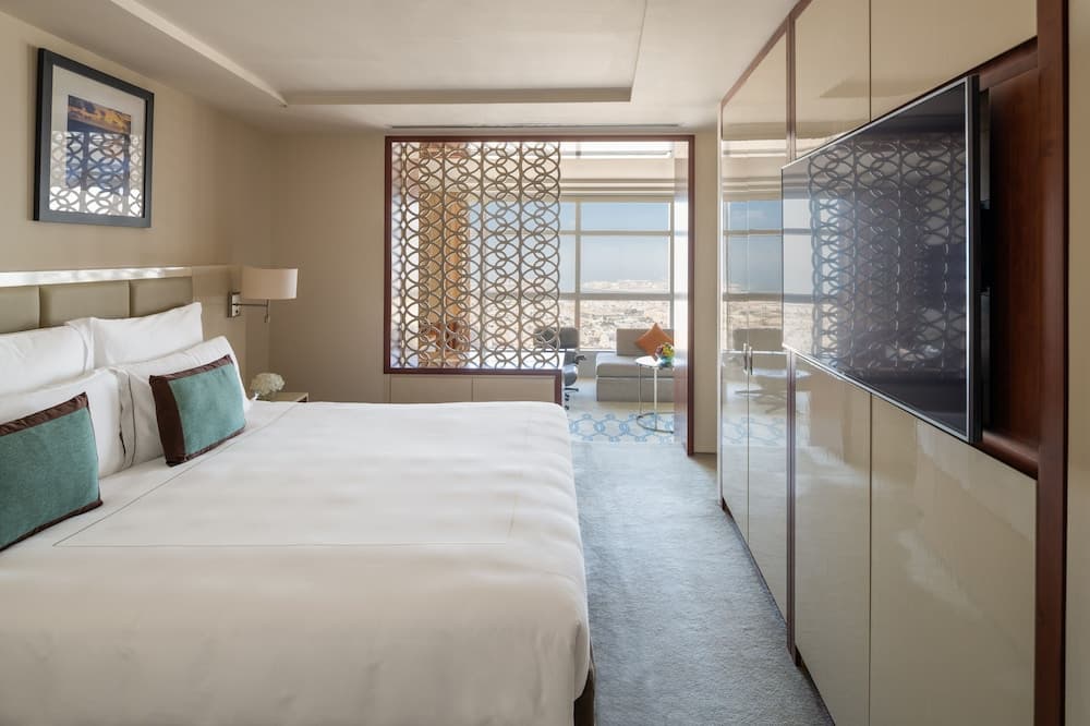 Jumeirah Emirates Towers Dubai — 14