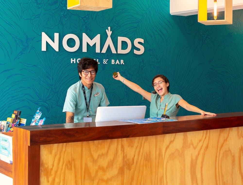 Nomaden Hotel, Hostel & Dachpool — 2