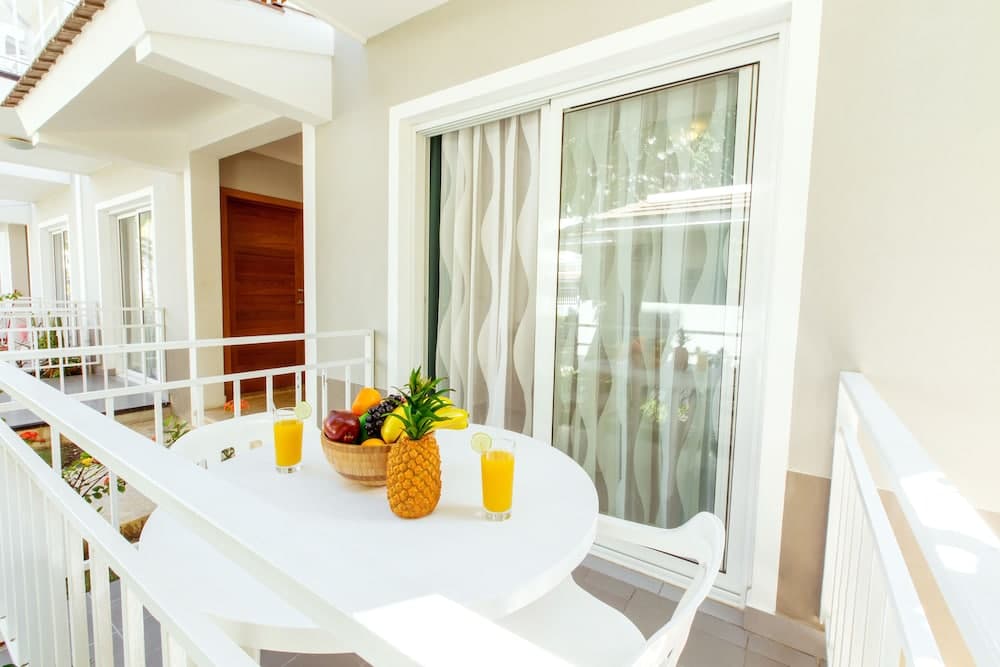 Hotel Tropicana Suites Deluxe Beach Club & Pool — 10