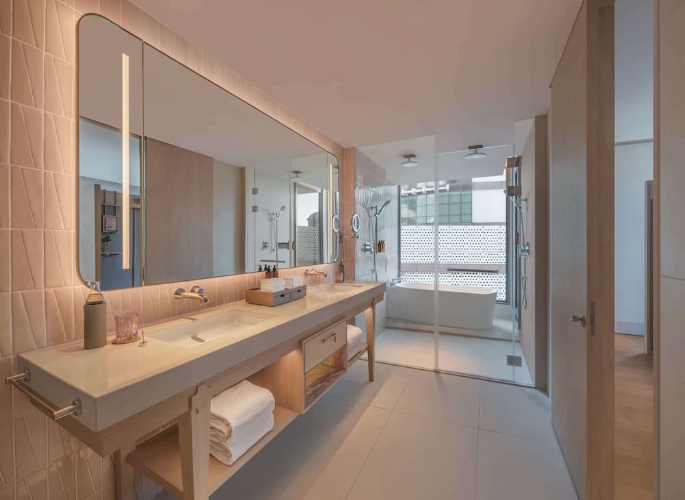 Kromo Bangkok, Curio Collection By Hilton — 2