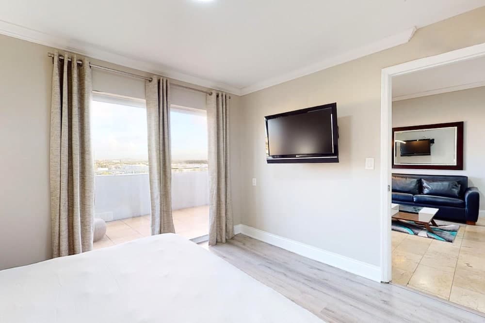 Nuvo Suites Hotel — 16