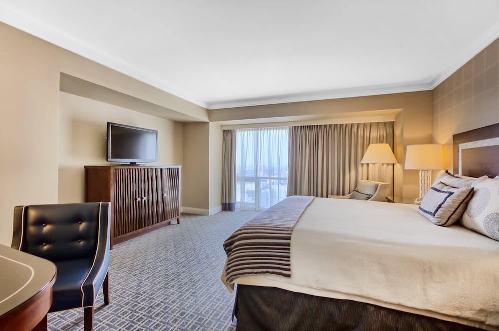 Omni Los Angeles Hotel at California Plaza — 8