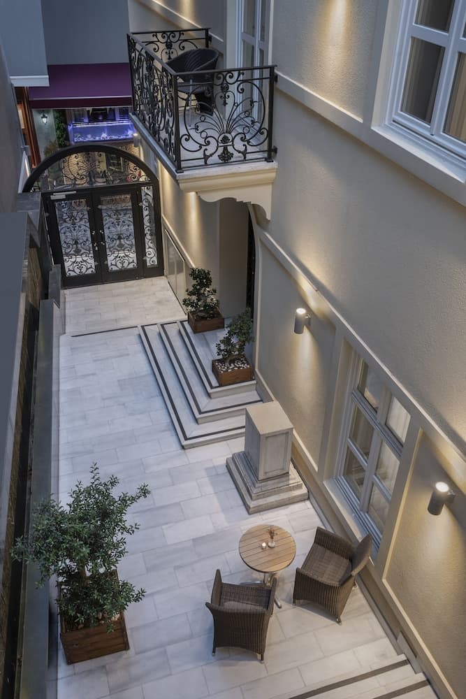 Akka Suites Taksim — 15