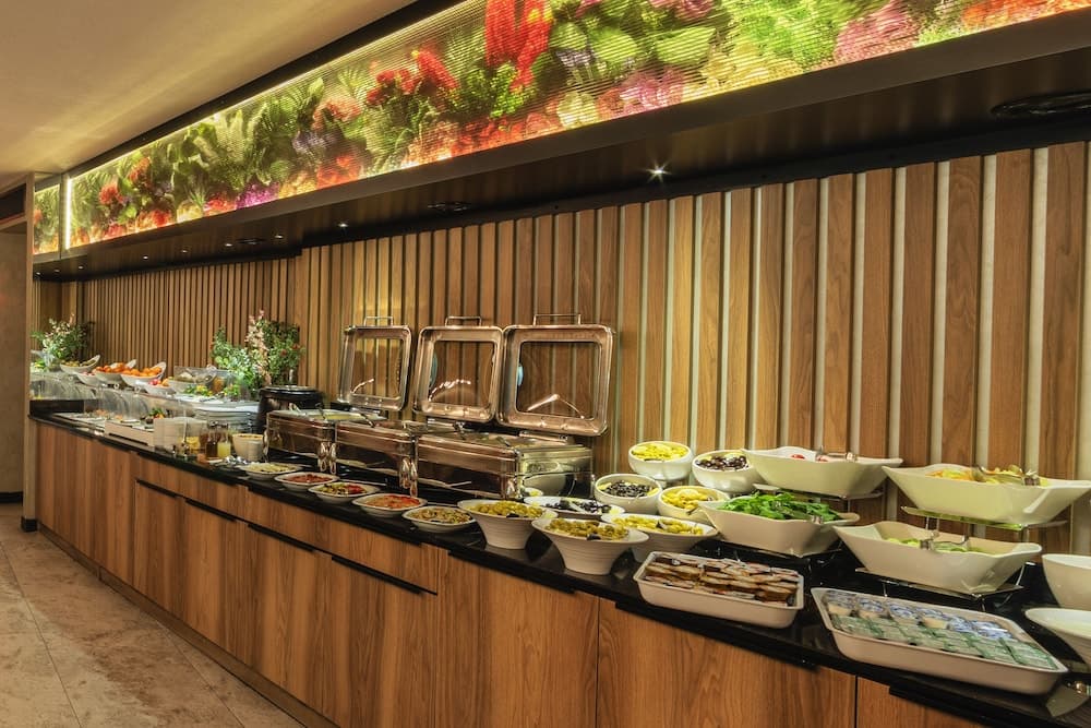 Ayramin Deluxe Hotel — 25