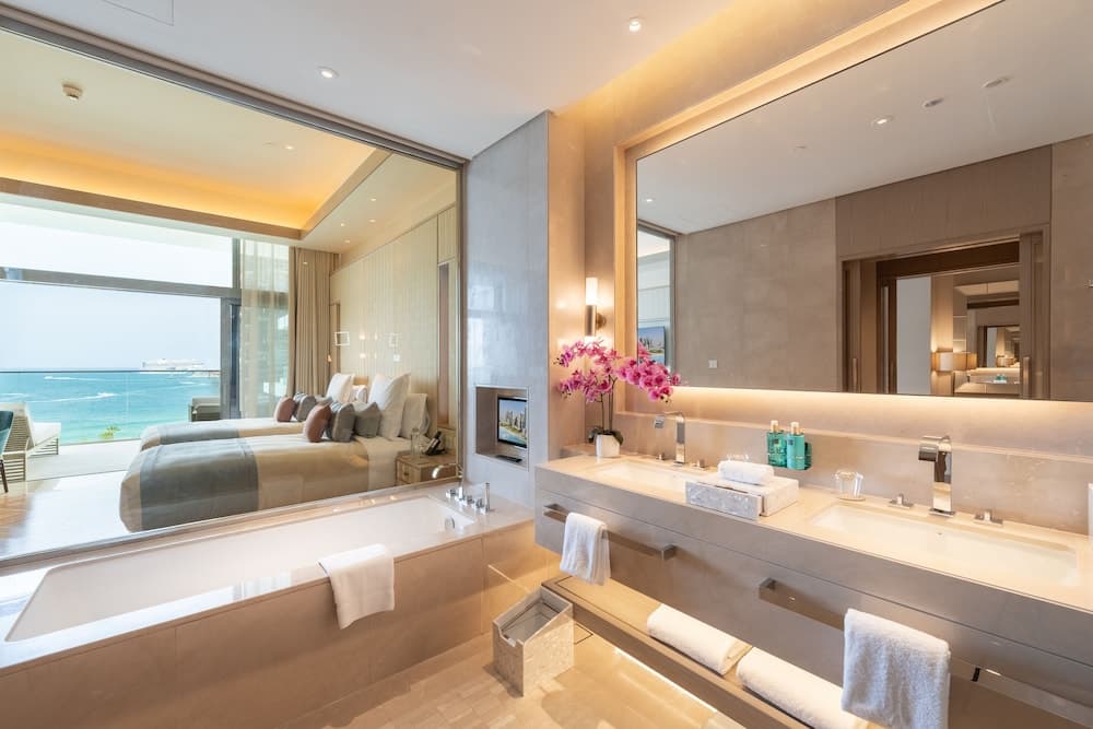 FIVE LUXE — 11