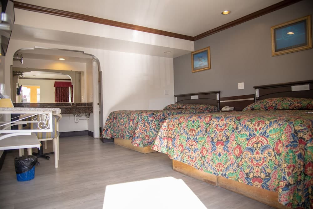 Starlight Inn La Brea — 5
