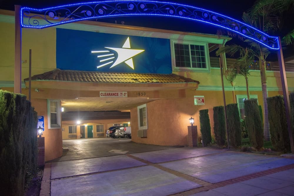 Starlight Inn La Brea — 16