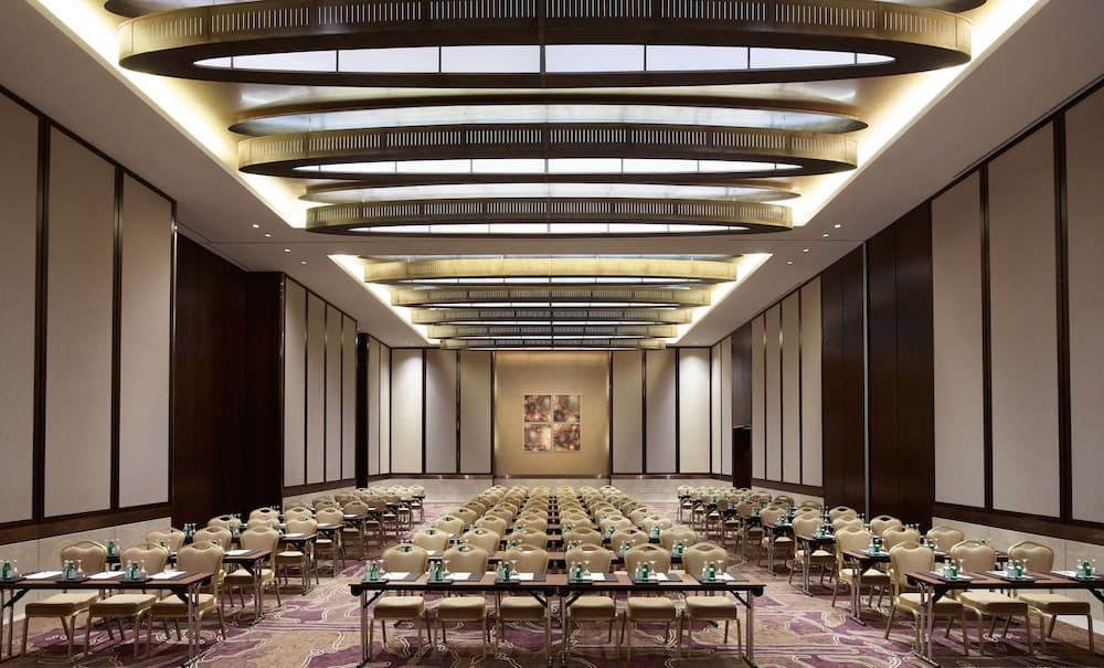 Swissotel Al Ghurair — 29