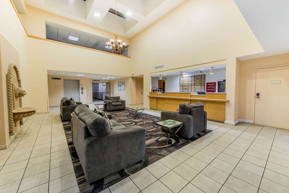 La Quinta Inn & Suites by Wyndham Ft Lauderdale Cypress Cr — 17