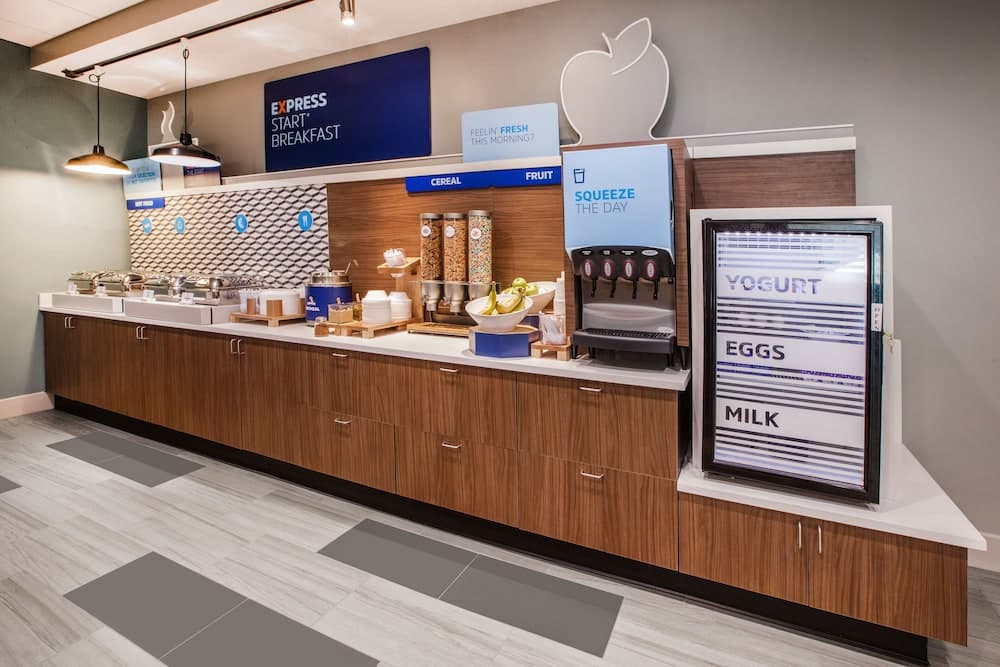 Holiday Inn Express Tampa N I-75 - University Area by IHG — 12