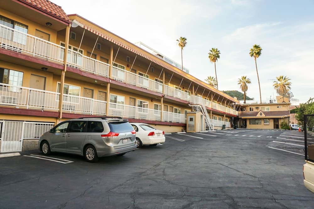 Hollywood La Brea Inn — 1