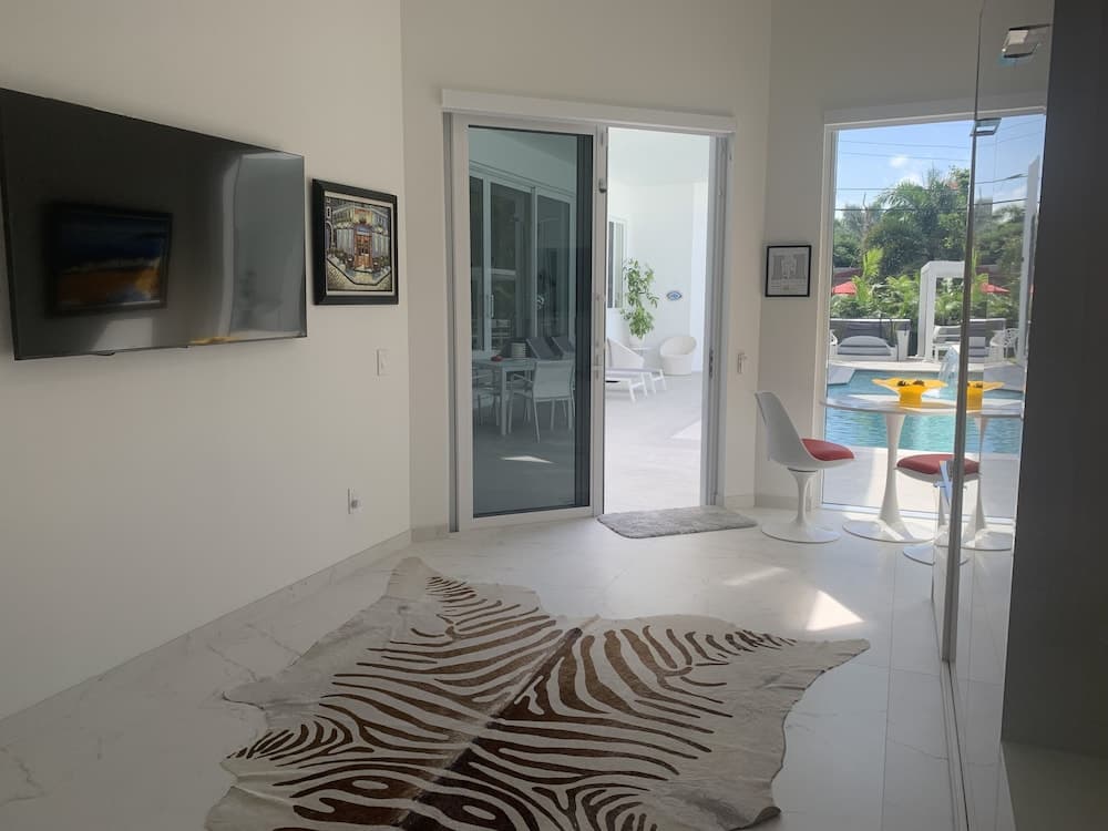 Guesthouse per soli uomini con opzione di abbigliamento vicino a Wilton Manors — 8