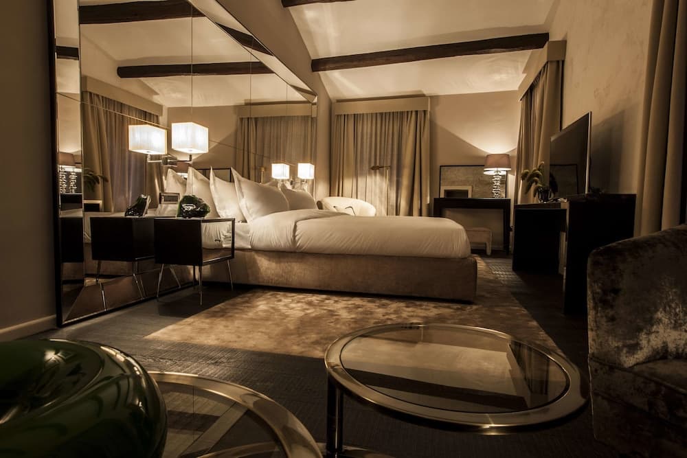 DOM Hotel — 18