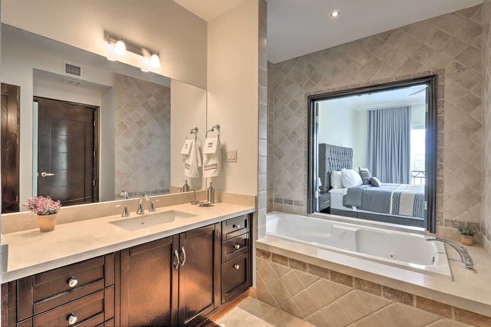 Walk to Beach: Modern Cabo Condo w/ Balcony! — 23