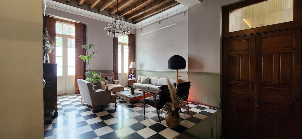 El Patio 77 — 14