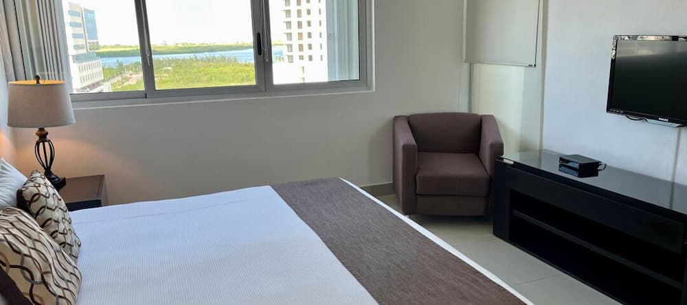 Suites Malecon Cancun — 24