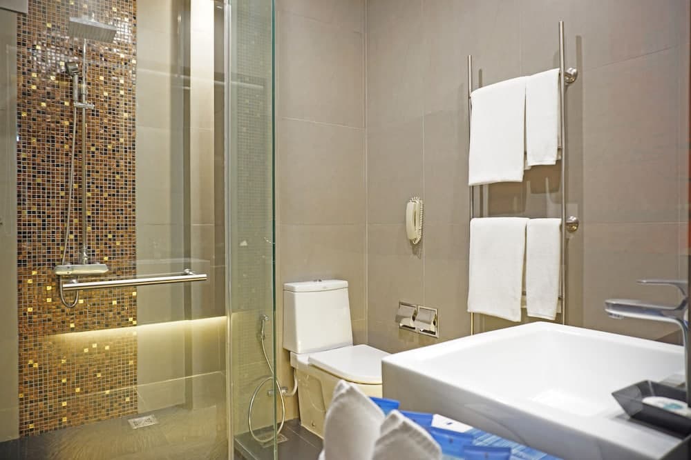 PARK PLAZA BANGKOK SOI 18 — 10