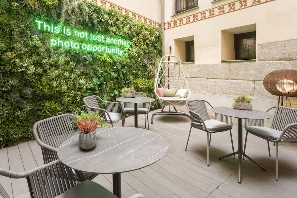 Catalonia Las Cortes Hotel — 26