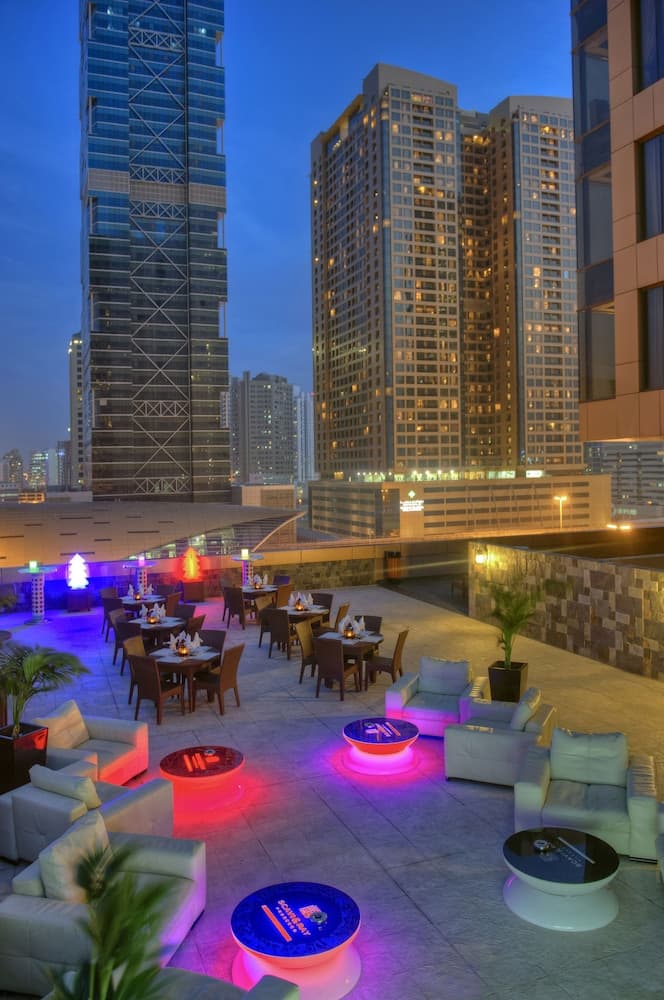 Two Seasons Hotel & Apartments — 30
