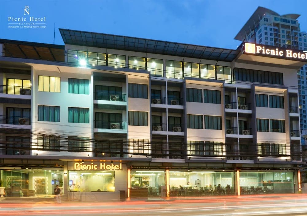 Picnic Hotel Bangkok — 11