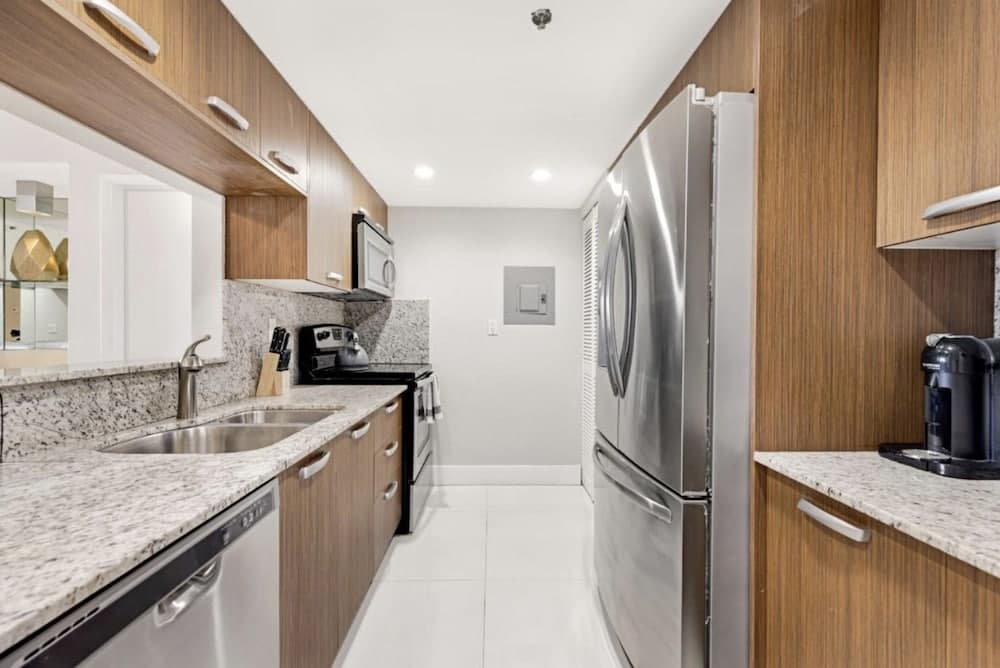Condominio con vista a la bahía y balcón — 22