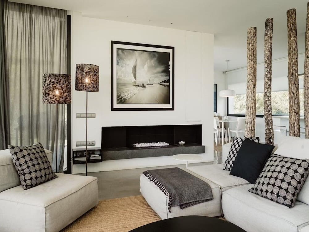 Modern Villa With Minimalistic Decor — 23