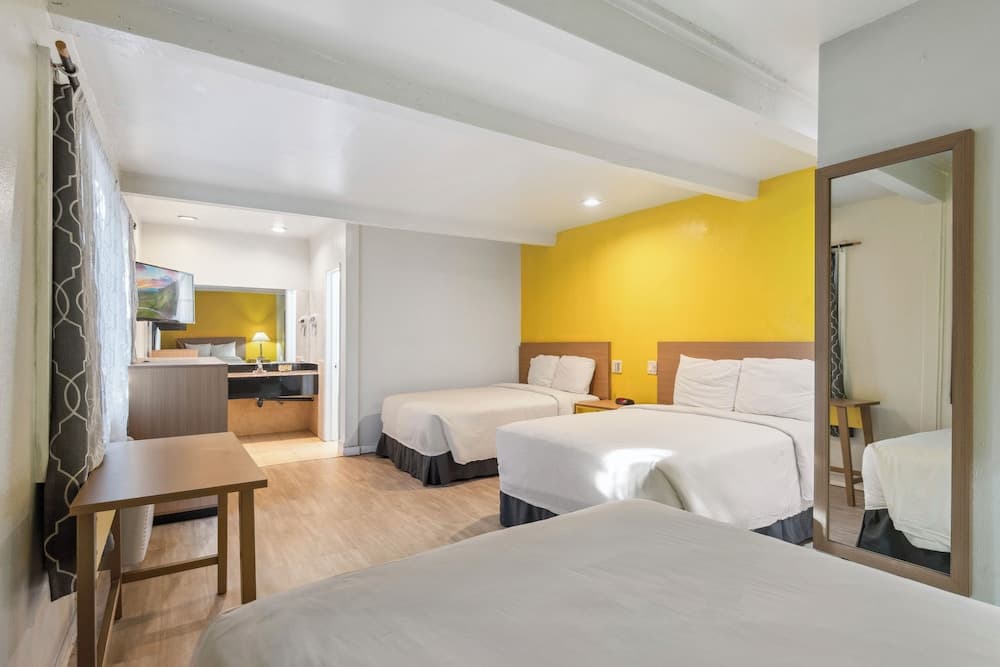 Hotel H-Wood — 19