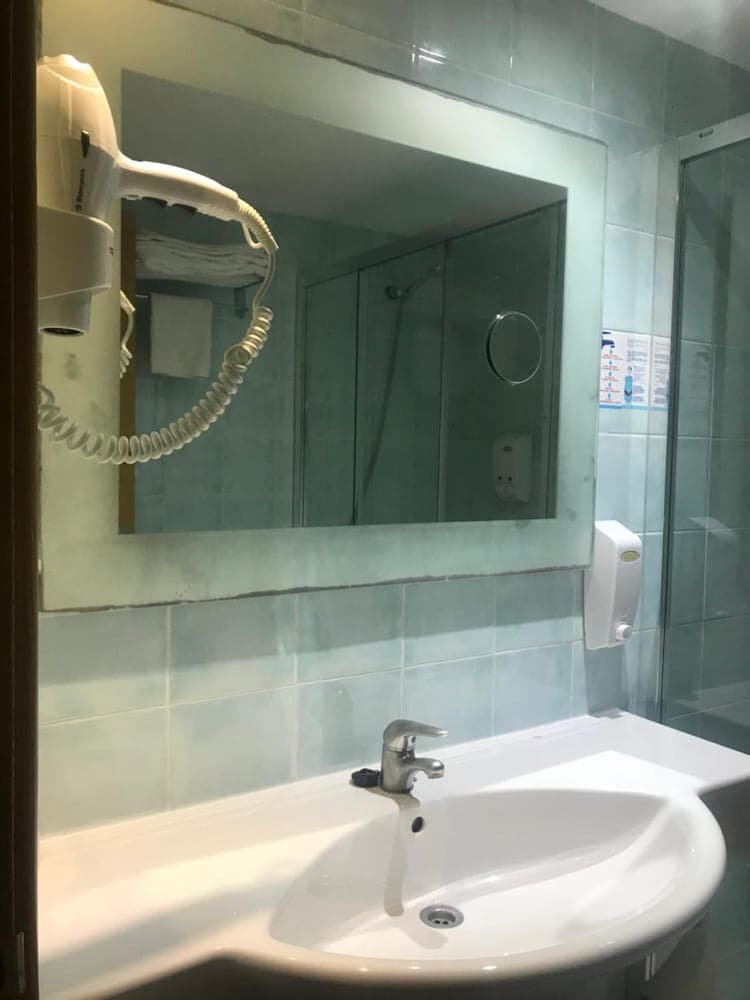 Hotel Iris — 17