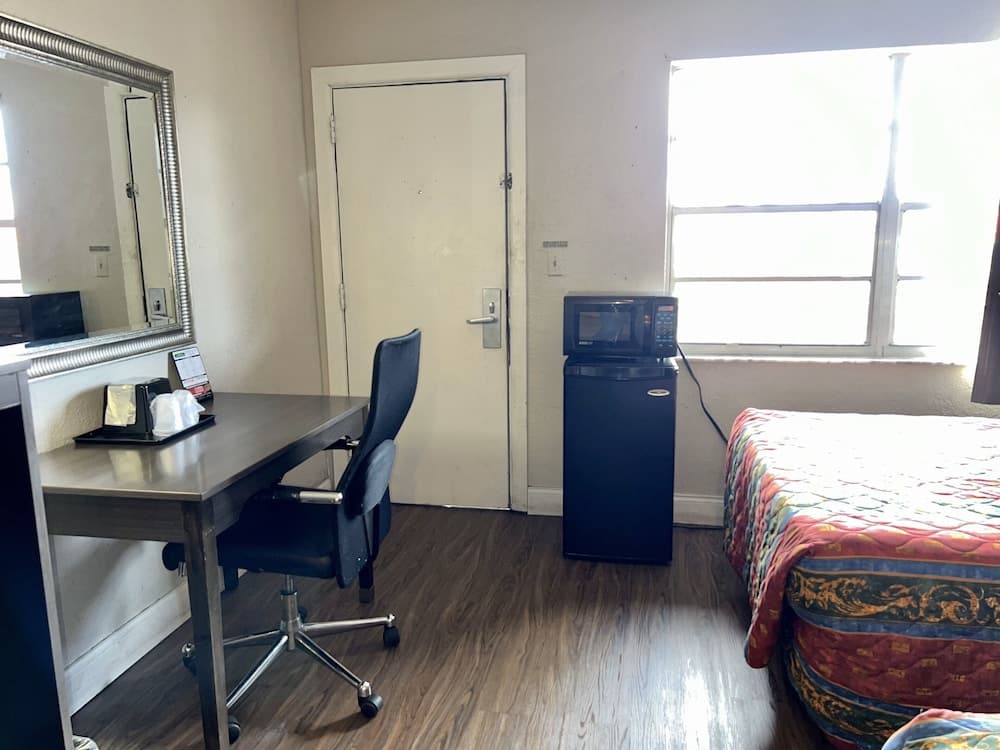 Americas Best Inn and Suites Fort Lauderdale North — 3