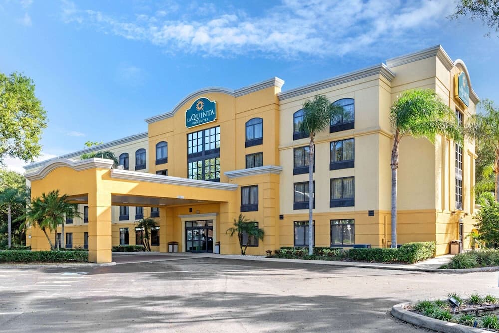 La Quinta Inn & Suites by Wyndham Tampa North I-75 — 1