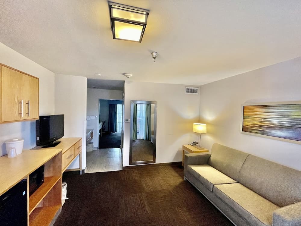 Red Roof Inn PLUS+ & Suites Tampa — 8