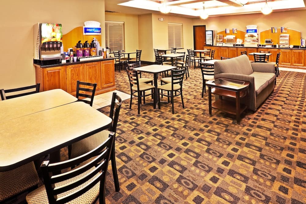 Comfort Inn & Suites Miami - Route 66 — 26