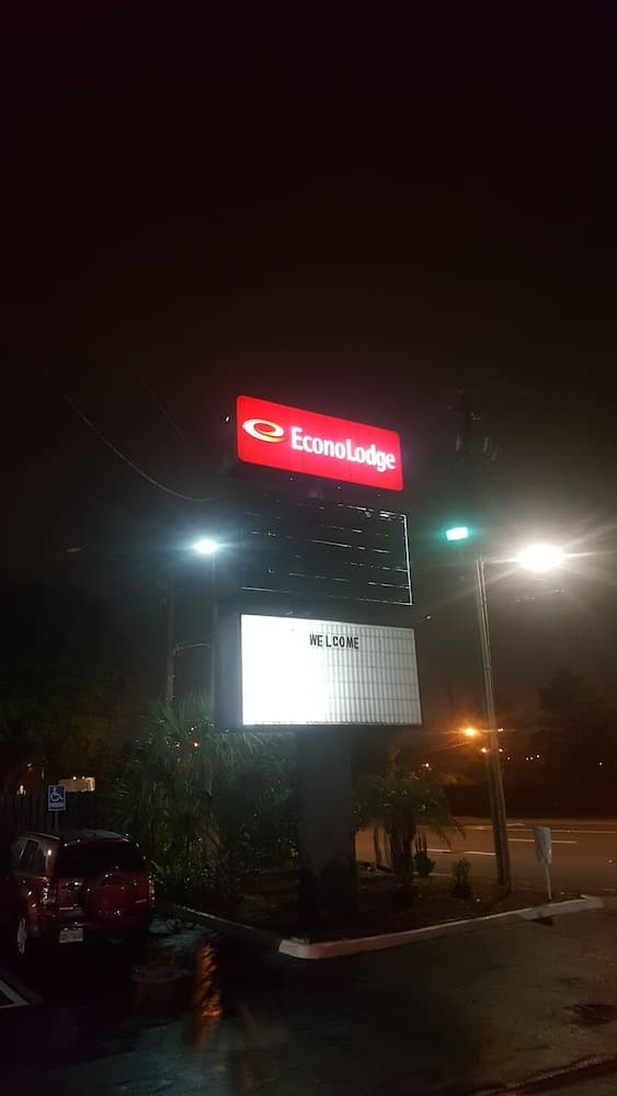 Econo Lodge Busch Gardens — 24