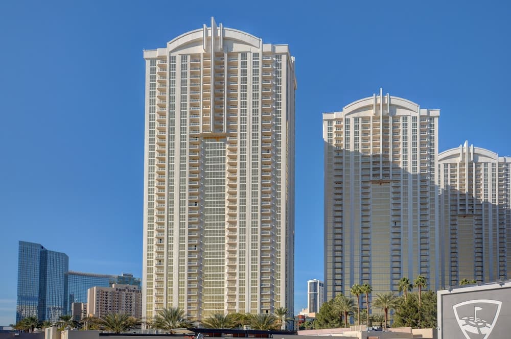 Jet Luxury Resorts @ The Signature Condo Hotel — 16