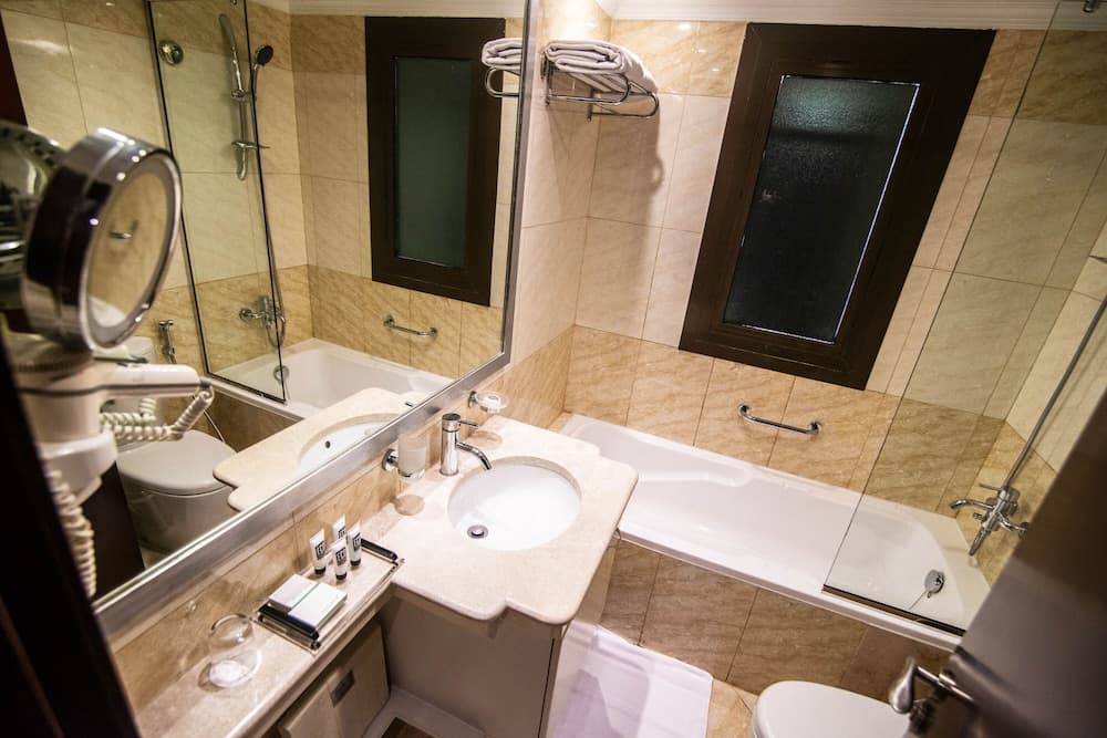 Mercure Dubai Barsha Heights Hotel Suites And Apartments — 20